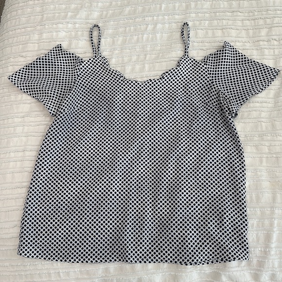 White with Blue polkadot cold shoulder top, size M - Picture 6 of 6